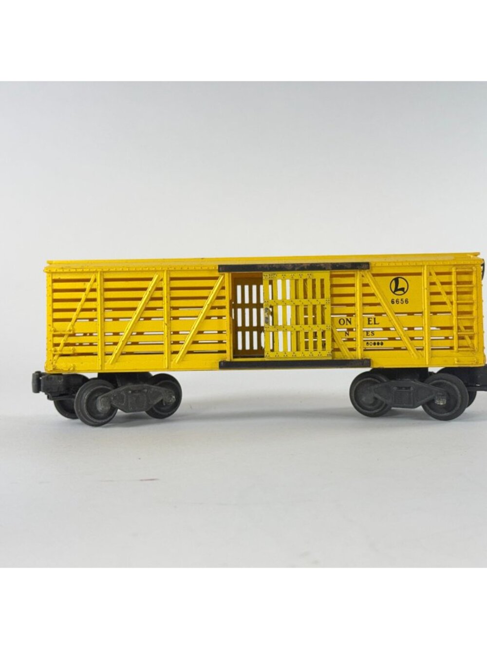 Vintage LIONEL Lines 6656 Stock Cattle Freight Train Car Yellow
